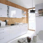 Dizajn bielej kuchyne v škandinávskom interiéri