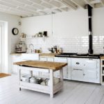 Lofto stiliaus baltos virtuvės dizainas