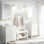 סגנון פרובנס לבן בחדר אמבטיה