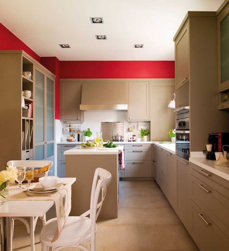 Beige Küche und rote Wände