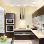 Бежови кухненски мебели от кафяв цвят