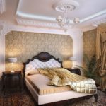 Angļu stila guļamistabas dekori un aizkari