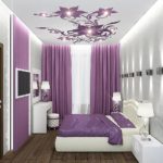 Balts un violets augsto tehnoloģiju guļamistabas dekors