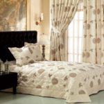 תפאורה של חדר שינה ארון בגדים של מיטה ווילונות בסגנון אחד