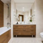 Thiết kế phòng tắm 6 mét vuông bằng đá cẩm thạch và gỗ