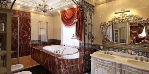 Vannas istabas dizains privātā baroka mājā un granīta flīzes