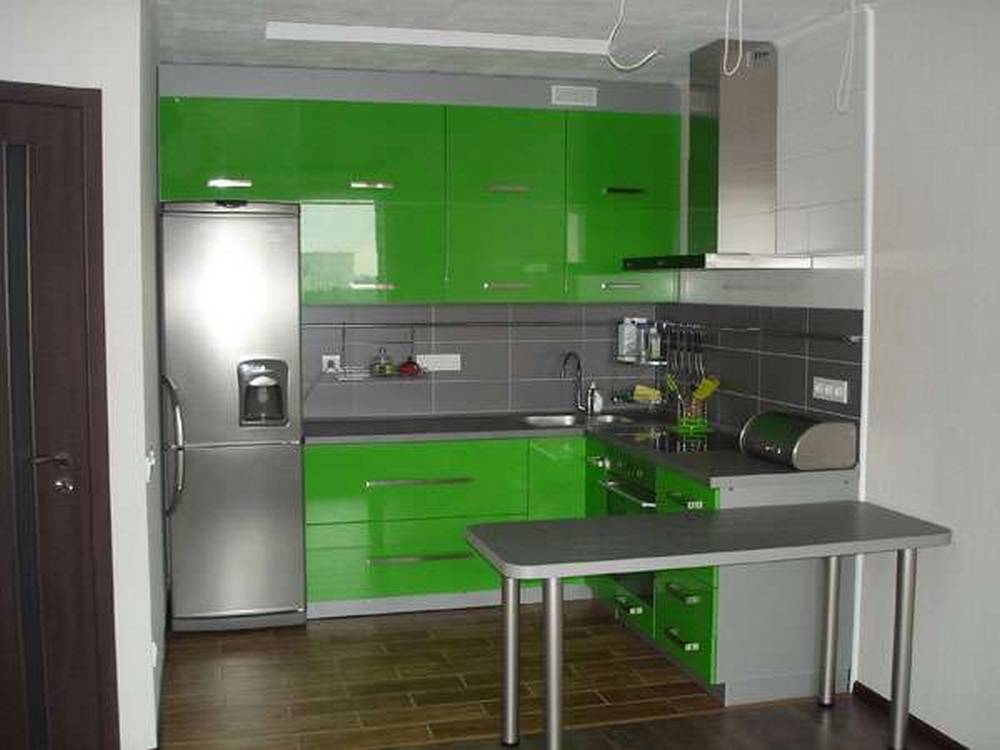 Yeşil ile kombine gri mutfak paleti