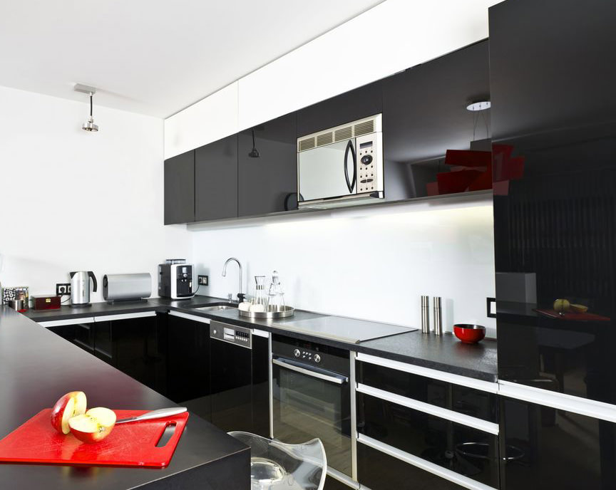 Combinació de colors interior de cuina conjunt negre