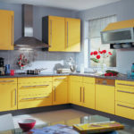 Kombinasi warna dapur dalaman matte cahaya kuning pada latar belakang kelabu