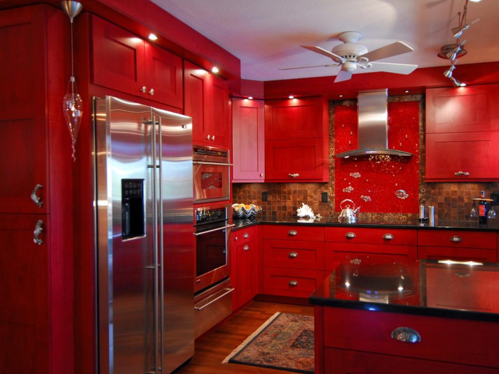 การผสมสีการตกแต่งภายในห้องครัวสีแดงน่าเบื่อ