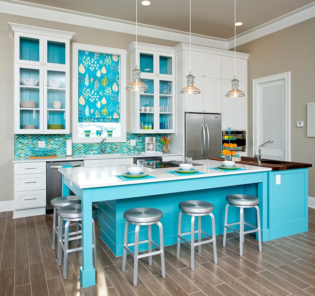 Barevná kombinace kuchyňských interiérů světlé odstíny modré