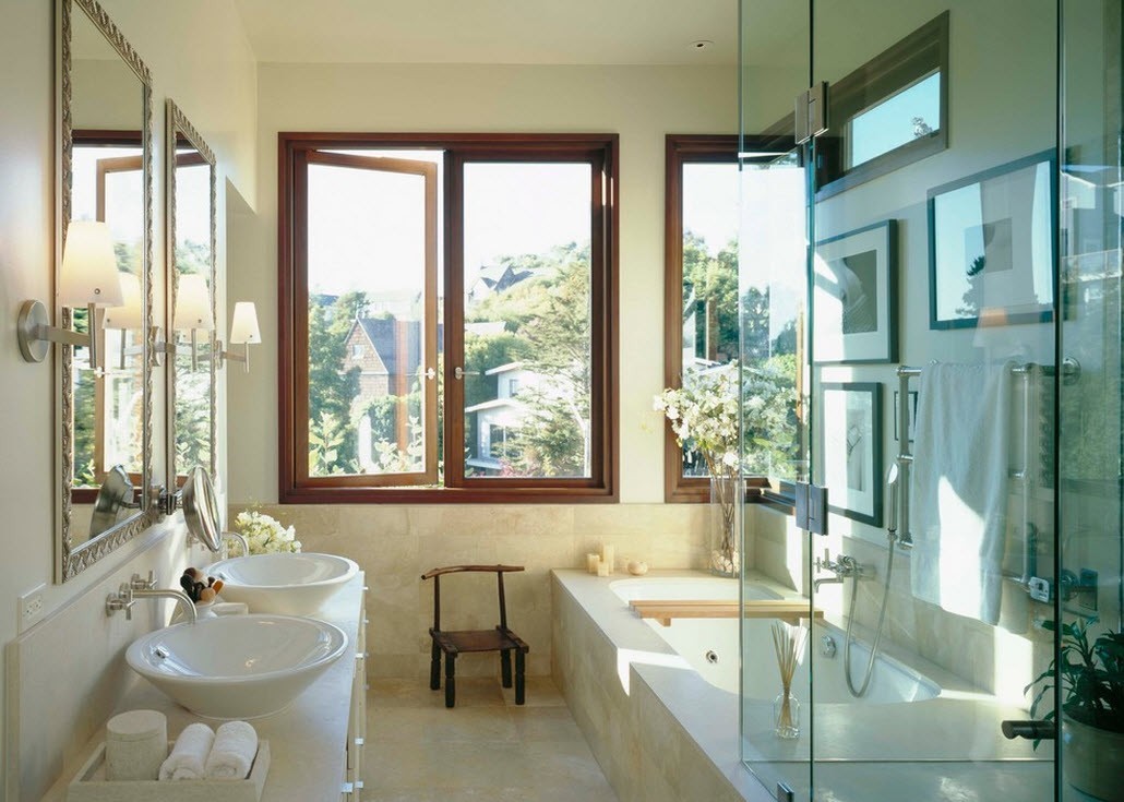 חדר אמבטיה עם חלון בביתו