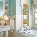 חדר אמבטיה עם רעיונות לעיצוב חלונות