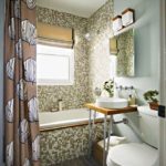 חדר אמבטיה עם חלון תמונות מעוצב