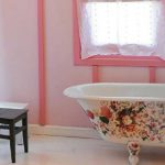 עיצוב אמבטיה מגזרת פרחים על חדר האמבטיה