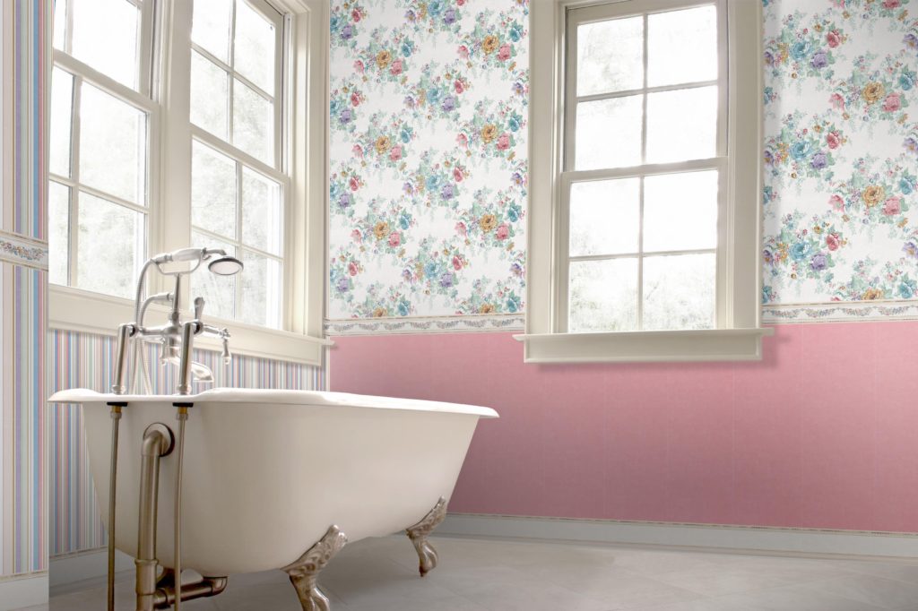 עיצוב אמבטיה פרובנס בחדר מרווח