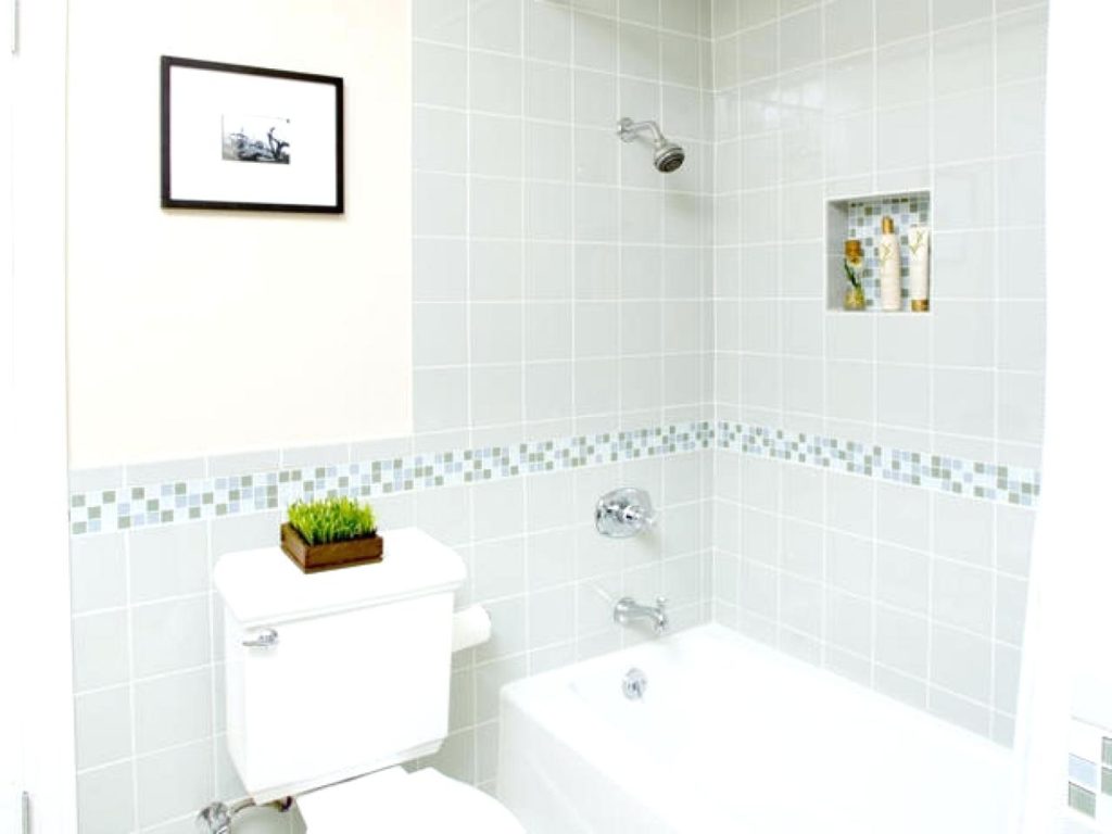 העיצוב של חדר האמבטיה בחרושצ'וב לבן