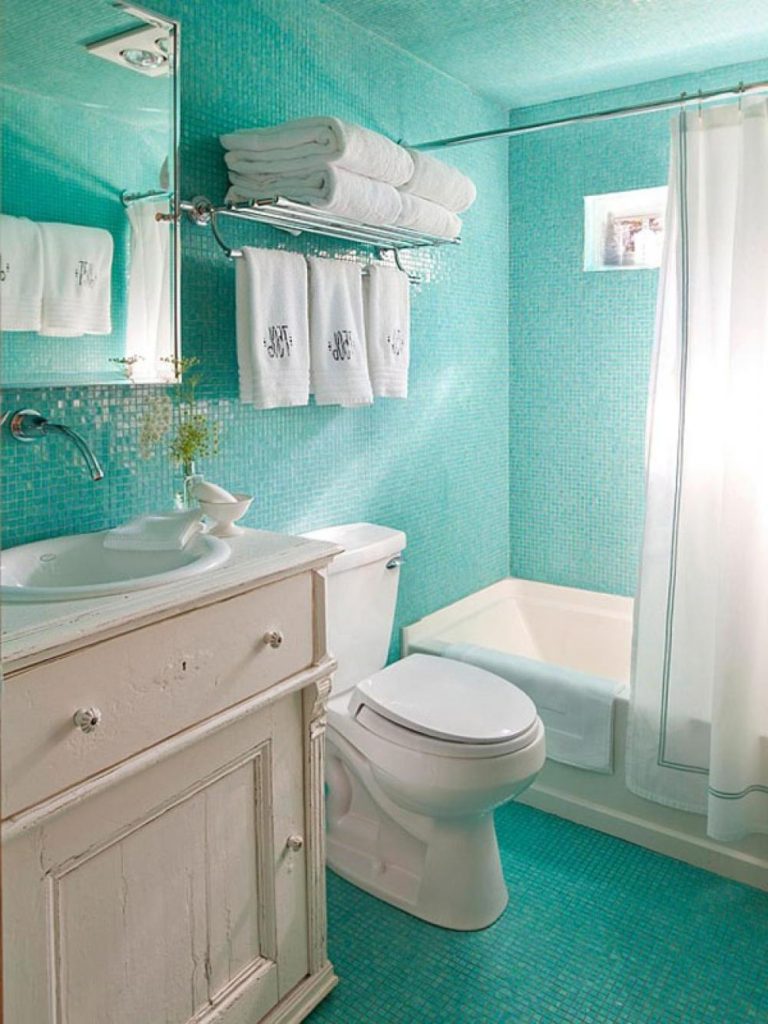 עיצוב חדר האמבטיה בצבעים קרירים של חרושצ'וב