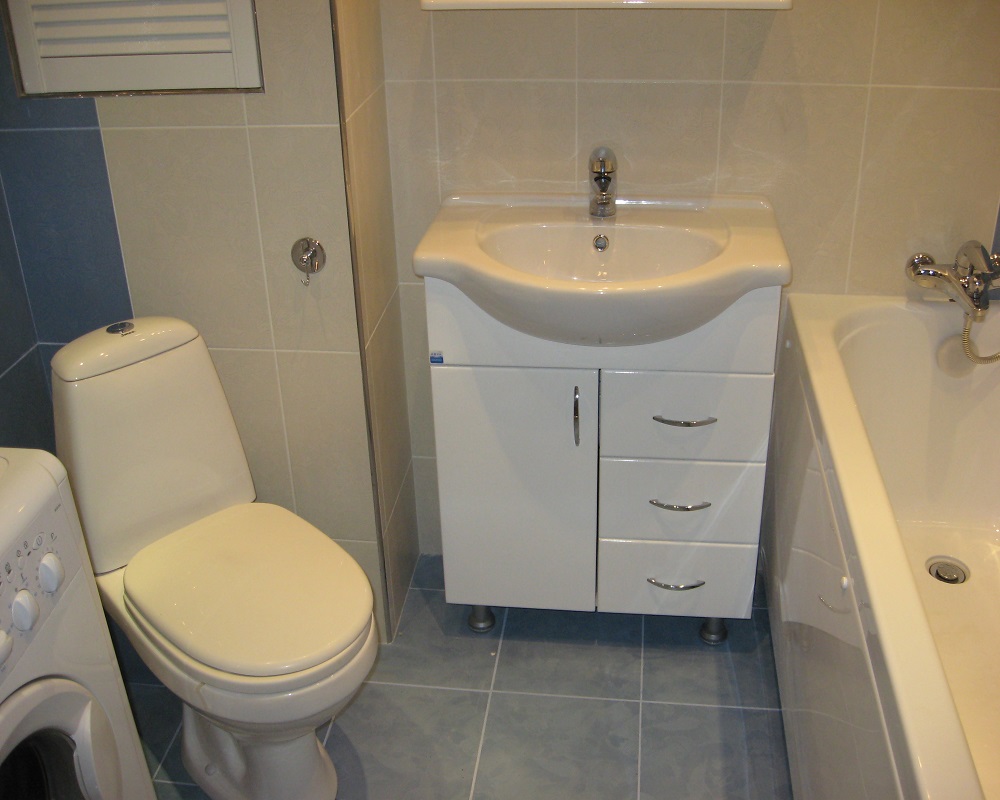 עיצוב חדר האמבטיה בחרושצ'וב בצבעים עזים