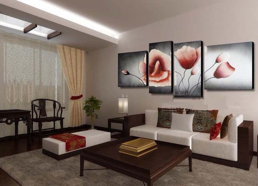 اللوحات الموجودة داخل غرفة المعيشة بها مساحة أكبر