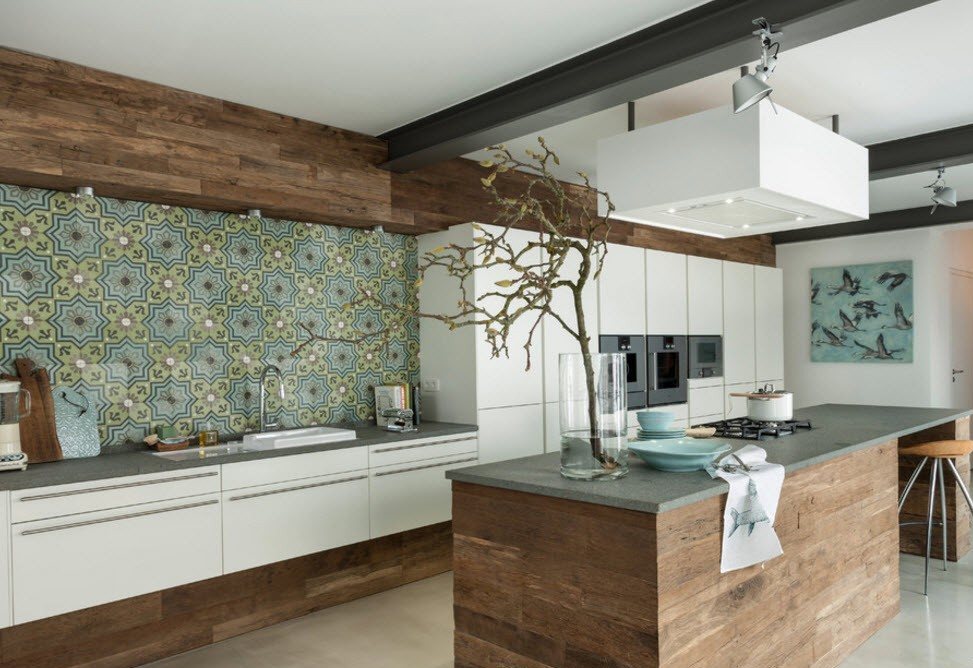 azulejo na cozinha com padrões