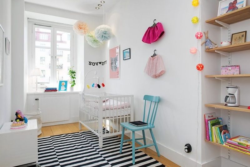 עיצוב חדר הילדים לילד קטן גוונים מאופקים