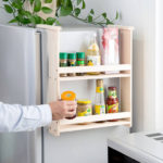 งานฝีมือ DIY สำหรับห้องครัวบานพับชั้นวางบนตู้เย็น