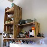 Kraf untuk rak dapur do-it-yourself dari papan kasar
