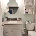 Thiết kế hiện đại của một phòng tắm nhỏ theo phong cách cổ điển