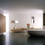 עיצוב אמבטיה מודרני בהיי-טק ומראה בגט