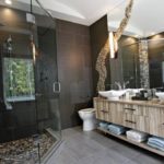 Thiết kế phòng tắm hiện đại với đá giả và gạch lát gạch.jpg