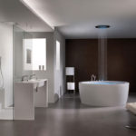 עיצוב מודרני לחדר אמבטיה עם מקלחת