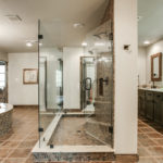 Thiết kế phòng tắm hiện đại sử dụng đá nhân tạo