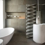 עיצוב אמבטיה מודרני בסגנון עתידני.