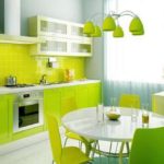 šviesiai žalia virtuvė