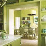 grüne Küche in der Wohnung