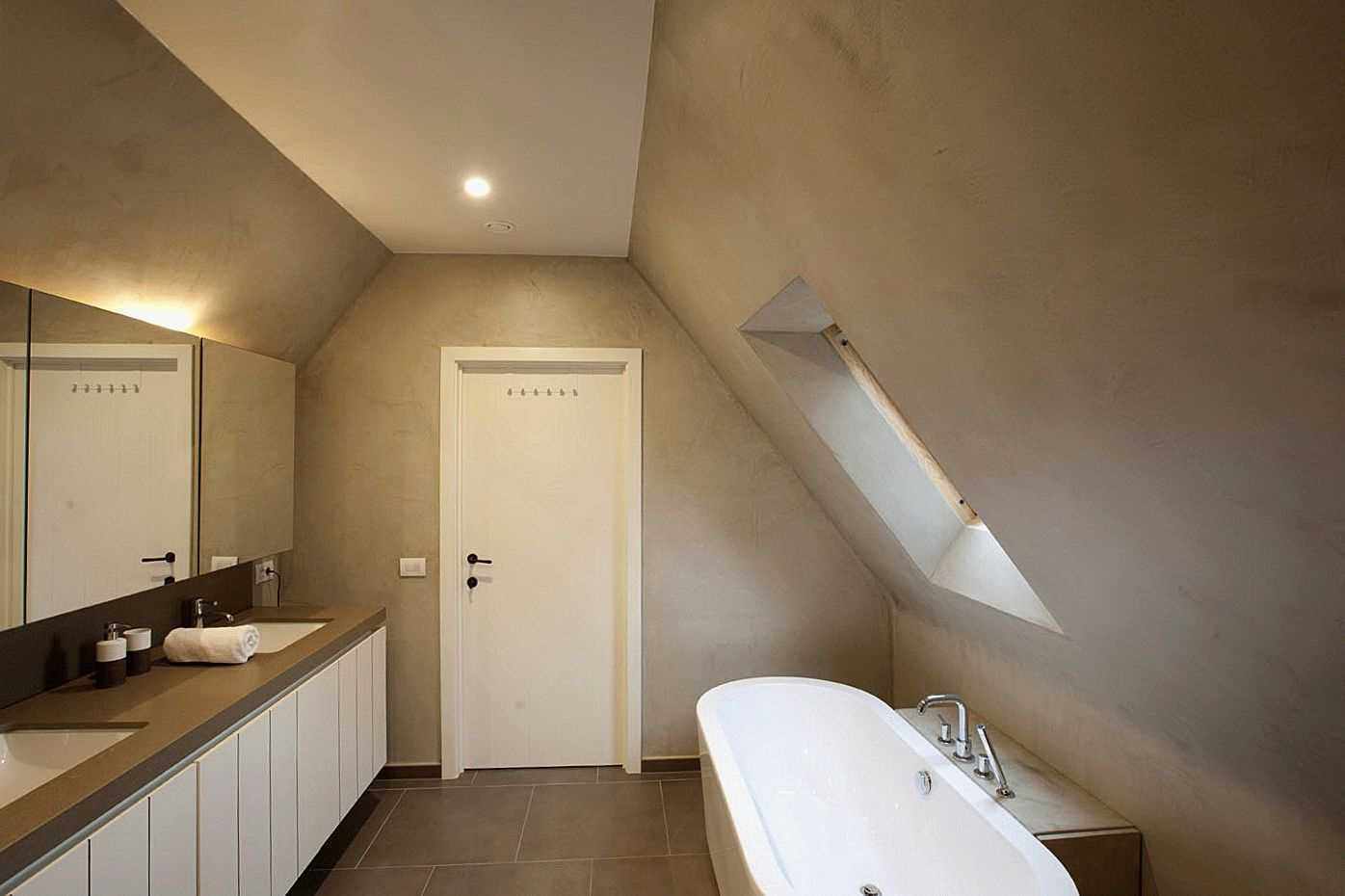 דוגמא לשימוש בטיח דקורטיבי יפהפה בעיצוב אמבטיה