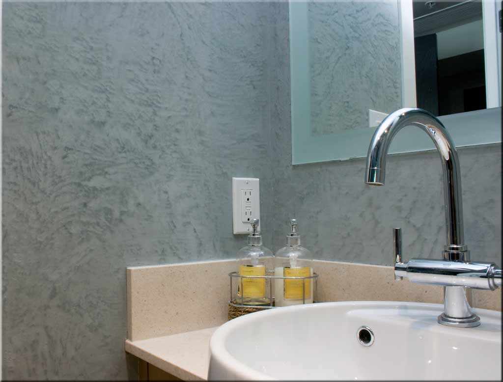 דוגמה ליישום טיח דקורטיבי יפהפה בעיצוב אמבטיה