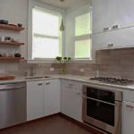 An example of a bright kitchen interior picture