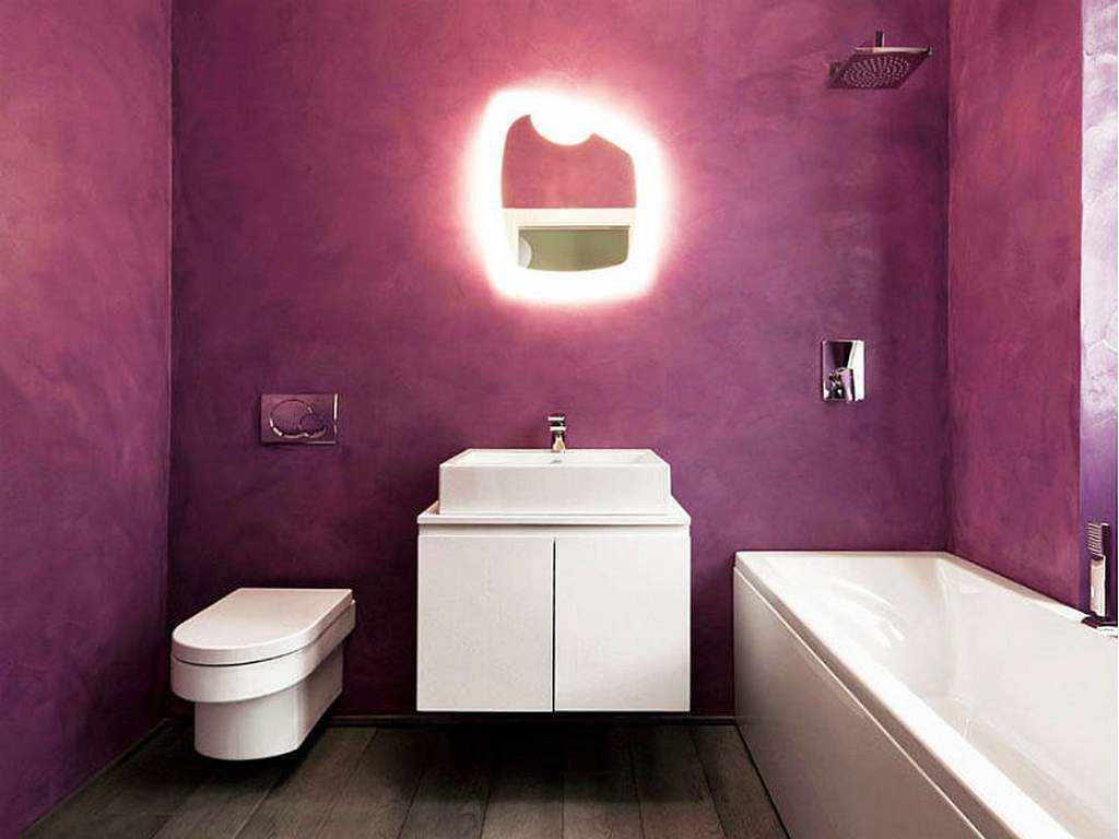 הרעיון להשתמש בטיח דקורטיבי בהיר בעיצוב חדר האמבטיה