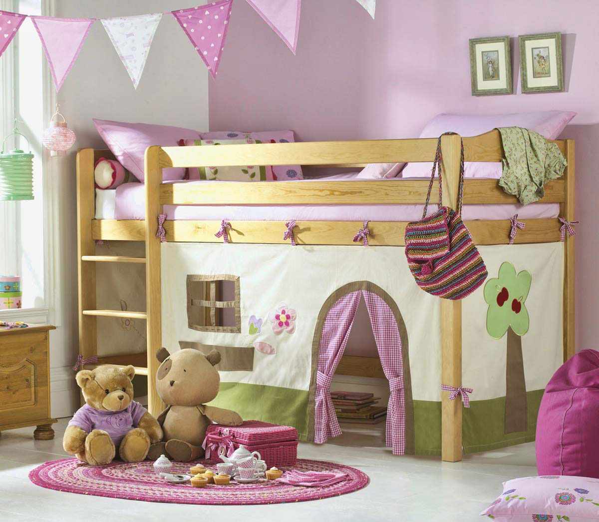 דוגמה לעיצוב יוצא דופן של חדר שינה לילדה