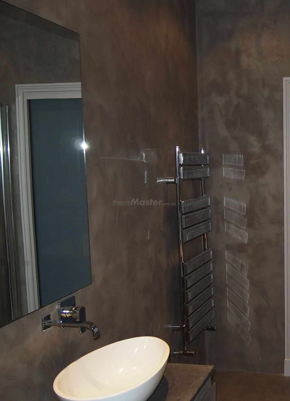 האפשרות להשתמש בטיח דקורטיבי יפה בעיצוב חדר האמבטיה
