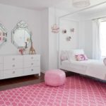 רעיון של סגנון יוצא דופן של חדר שינה לתמונת ילדה