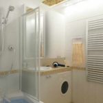 gaišas vannas istabas interjera foto piemērs