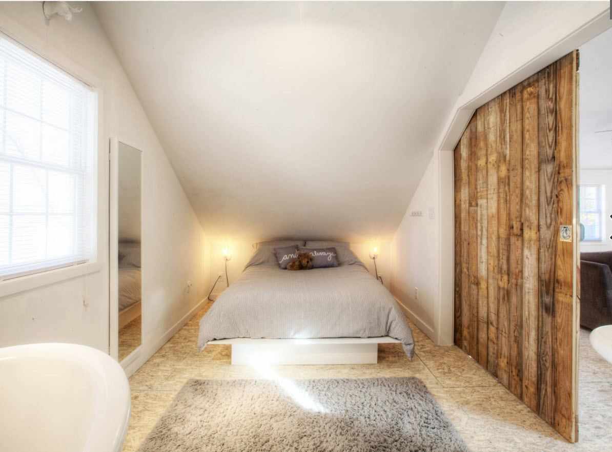 แนวคิดของห้องนอนห้องใต้หลังคาที่สวยงาม