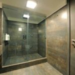 L'idée d'un beau design de salle de bain photo