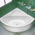 דוגמא לעיצוב קליל בחדר אמבטיה עם תמונת אמבטיה פינתית