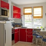 Cozinha com fachadas vermelhas brilhantes