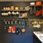 Sistema de armazenamento aberto para utensílios de cozinha