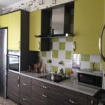 Komplette Küche mit laminierten Spanplattenfassaden